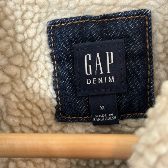 Gap Kids Sherpa Lined Denim Jacket Size XL (Youth 12) | fall | winter | cozy | - Picture 2 of 5